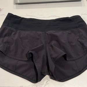 LULULEMON SIZE 4 SPEED UP SHORTS 2.5”
